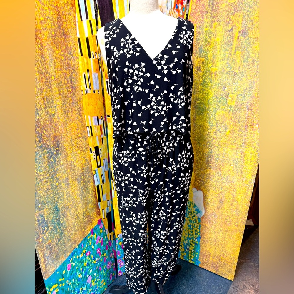 Roz and Ali Black and White Patterned Jumpsuit Size 6